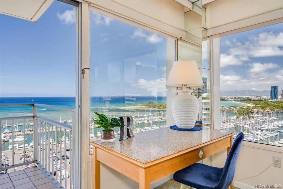  | Ilikai #1743 Panoramic views on Waikiki Beach