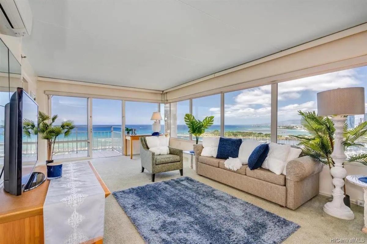  | Ilikai #1743 Panoramic views on Waikiki Beach