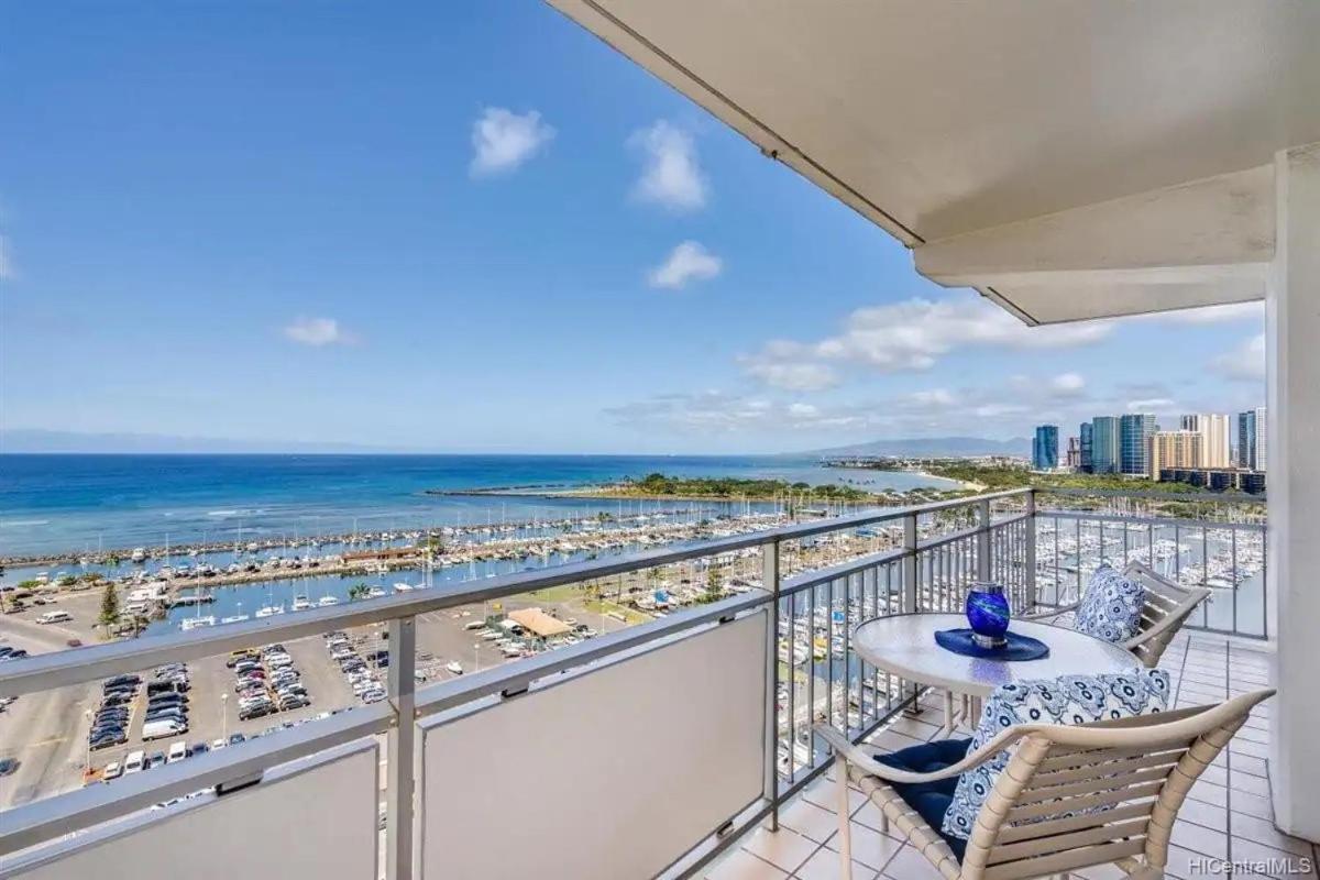  | Ilikai #1743 Panoramic views on Waikiki Beach
