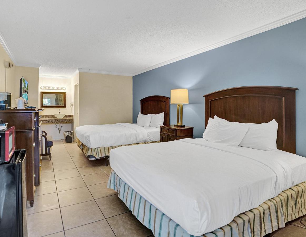 Econo Lodge Inn & Suites Fort Lauderdale North