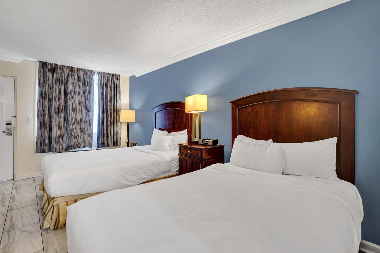 Traditional 2 Queen Bed Cityside at Econo Lodge Inn & Suites Fort Lauderdale North