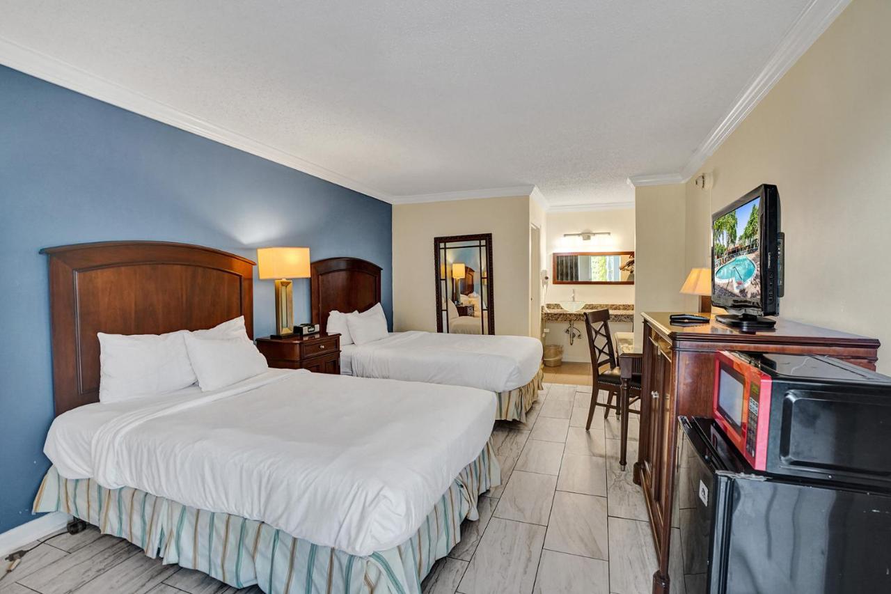 Traditional 2 Queen Bed Cityside at Econo Lodge Inn & Suites Fort Lauderdale North