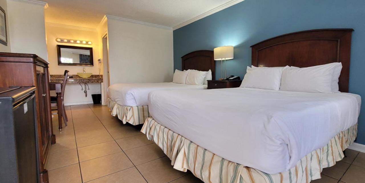 Traditional 2 Queen Bed Cityside at Econo Lodge Inn & Suites Fort Lauderdale North