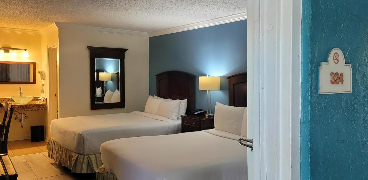 Traditional 2 Queen Bed Cityside at Econo Lodge Inn & Suites Fort Lauderdale North