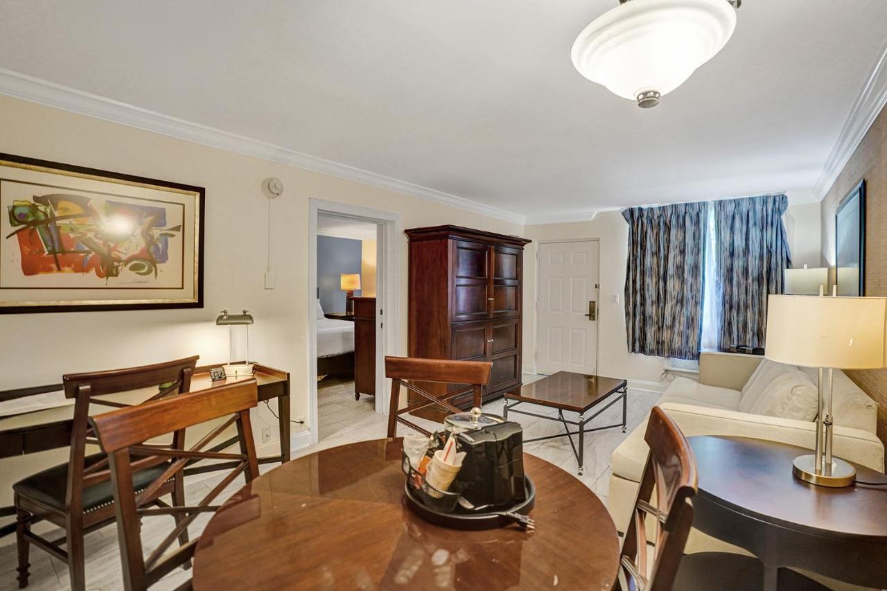 Executive Suite King Poolside at Econo Lodge Inn & Suites Fort Lauderdale North