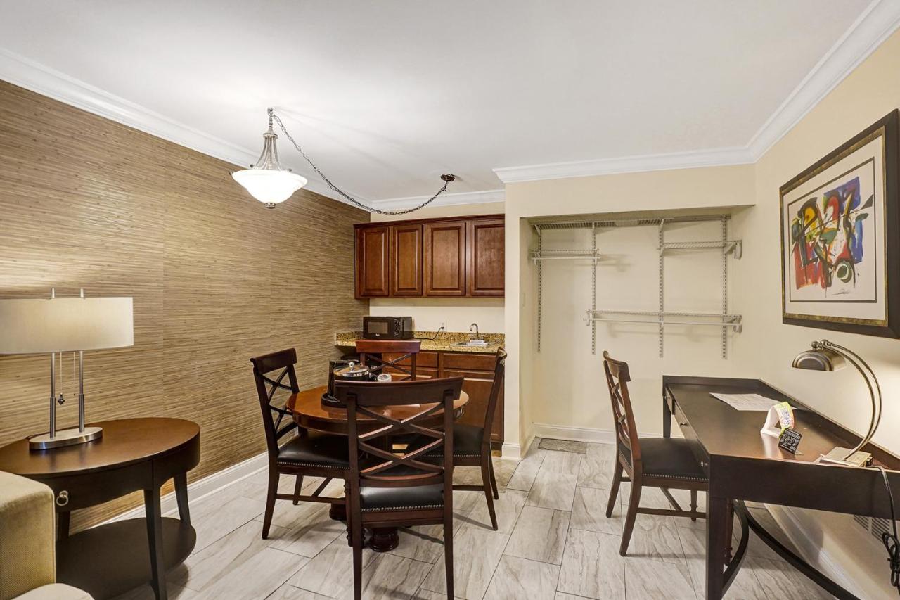 Executive Suite King Poolside at Econo Lodge Inn & Suites Fort Lauderdale North