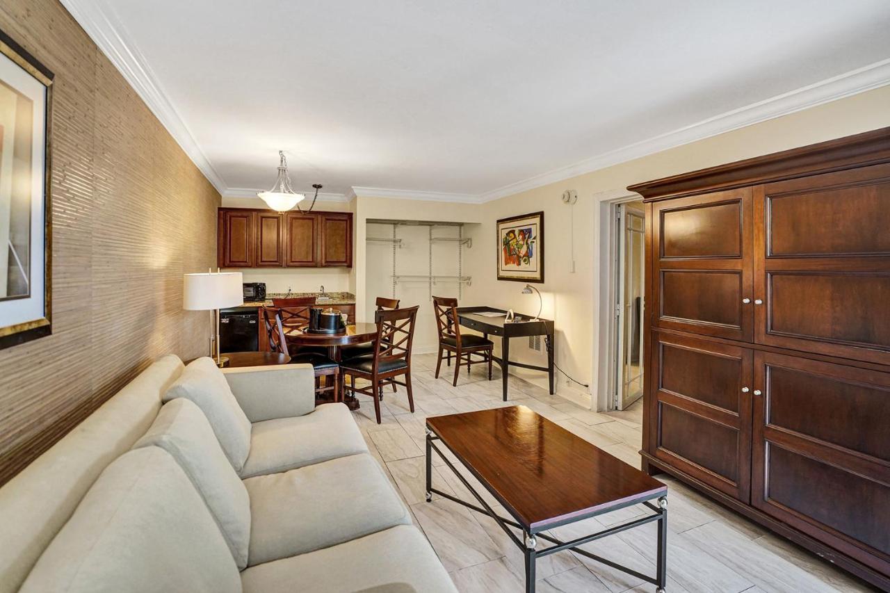 Executive Suite King Poolside at Econo Lodge Inn & Suites Fort Lauderdale North