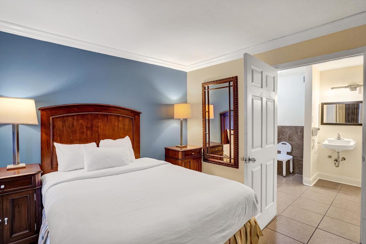 Econo Lodge Inn & Suites Fort Lauderdale North