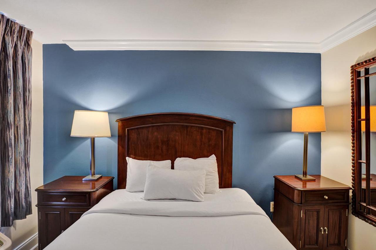 Econo Lodge Inn & Suites Fort Lauderdale North
