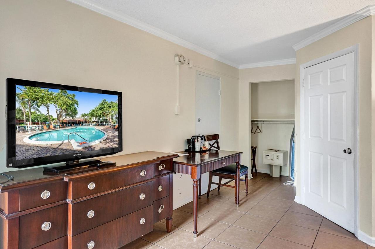 Queen Bed Accessible at Econo Lodge Inn & Suites Fort Lauderdale North