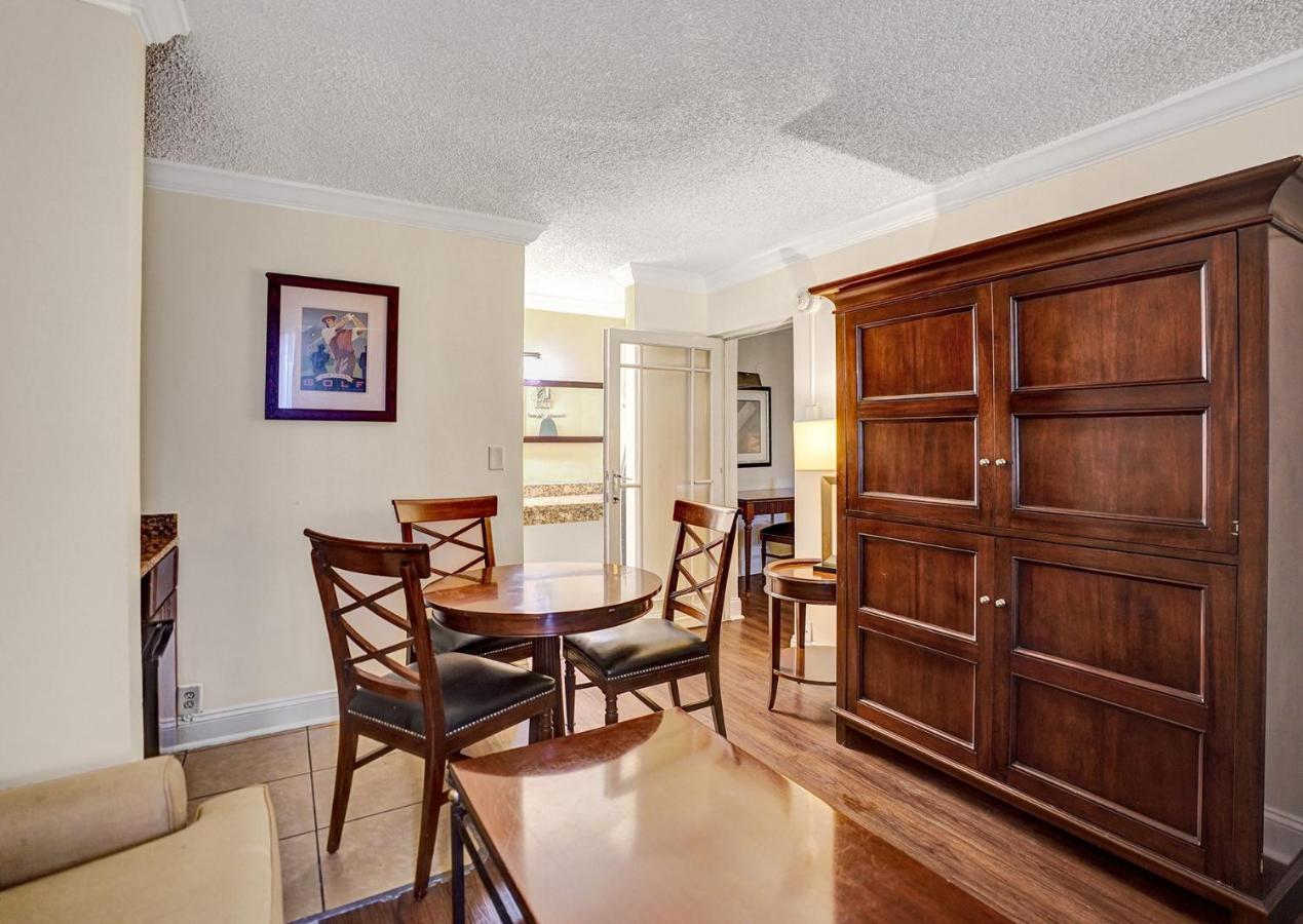 Traditional Suite 2 Double Bed Cityside at Econo Lodge Inn & Suites Fort Lauderdale North