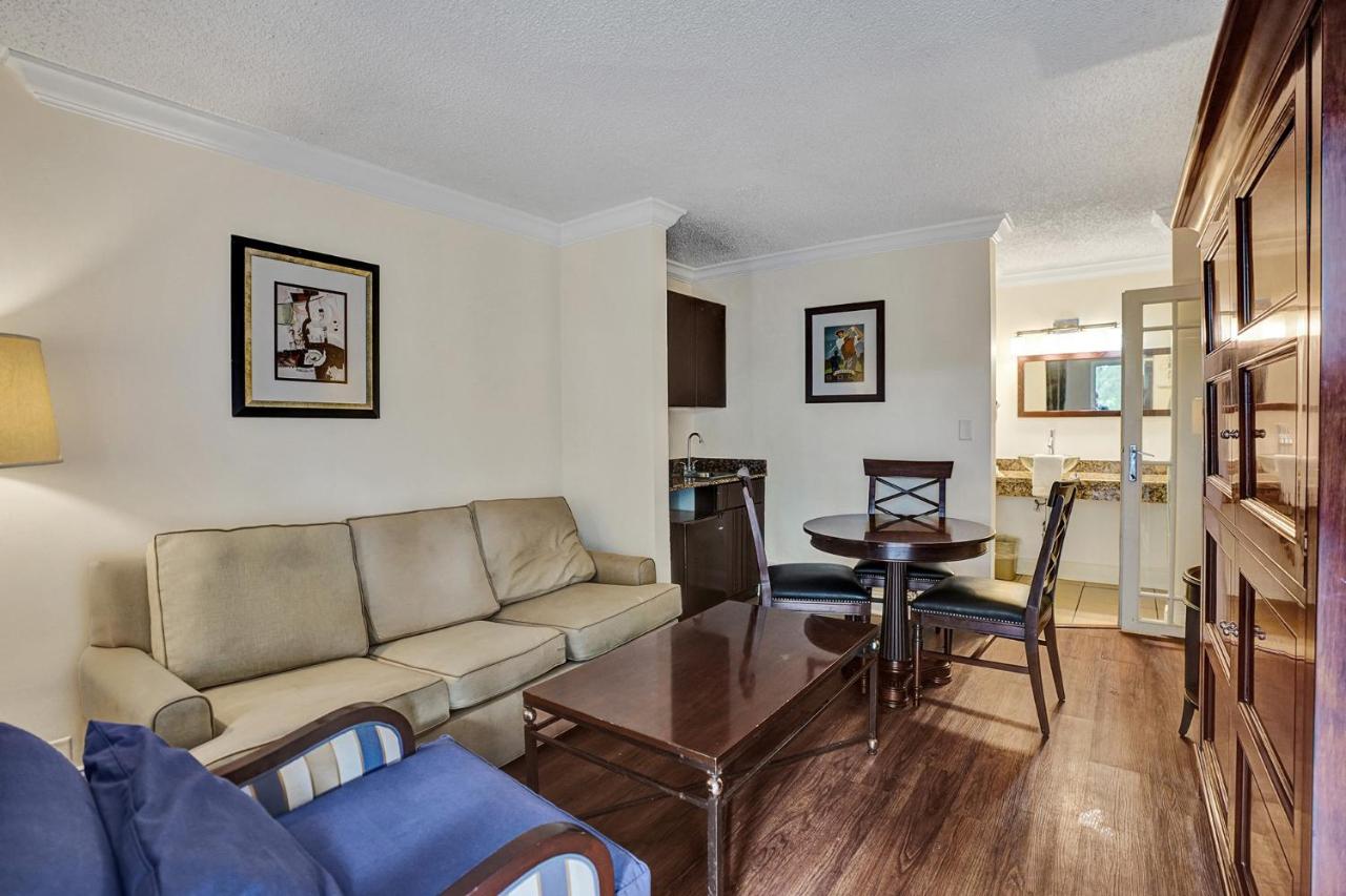 Traditional Suite 2 Double Bed Cityside at Econo Lodge Inn & Suites Fort Lauderdale North