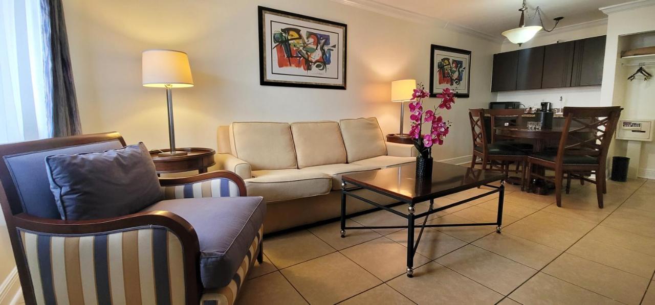 Traditional Suite 2 Double Bed Cityside at Econo Lodge Inn & Suites Fort Lauderdale North