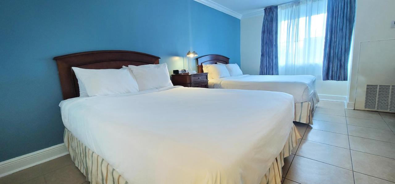 Traditional Suite 2 Double Bed Cityside at Econo Lodge Inn & Suites Fort Lauderdale North