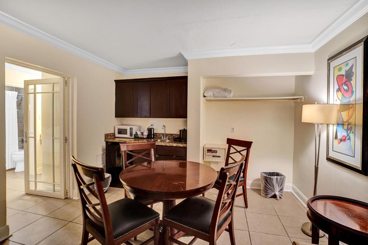 Traditional Suite King Bed Poolside at Econo Lodge Inn & Suites Fort Lauderdale North