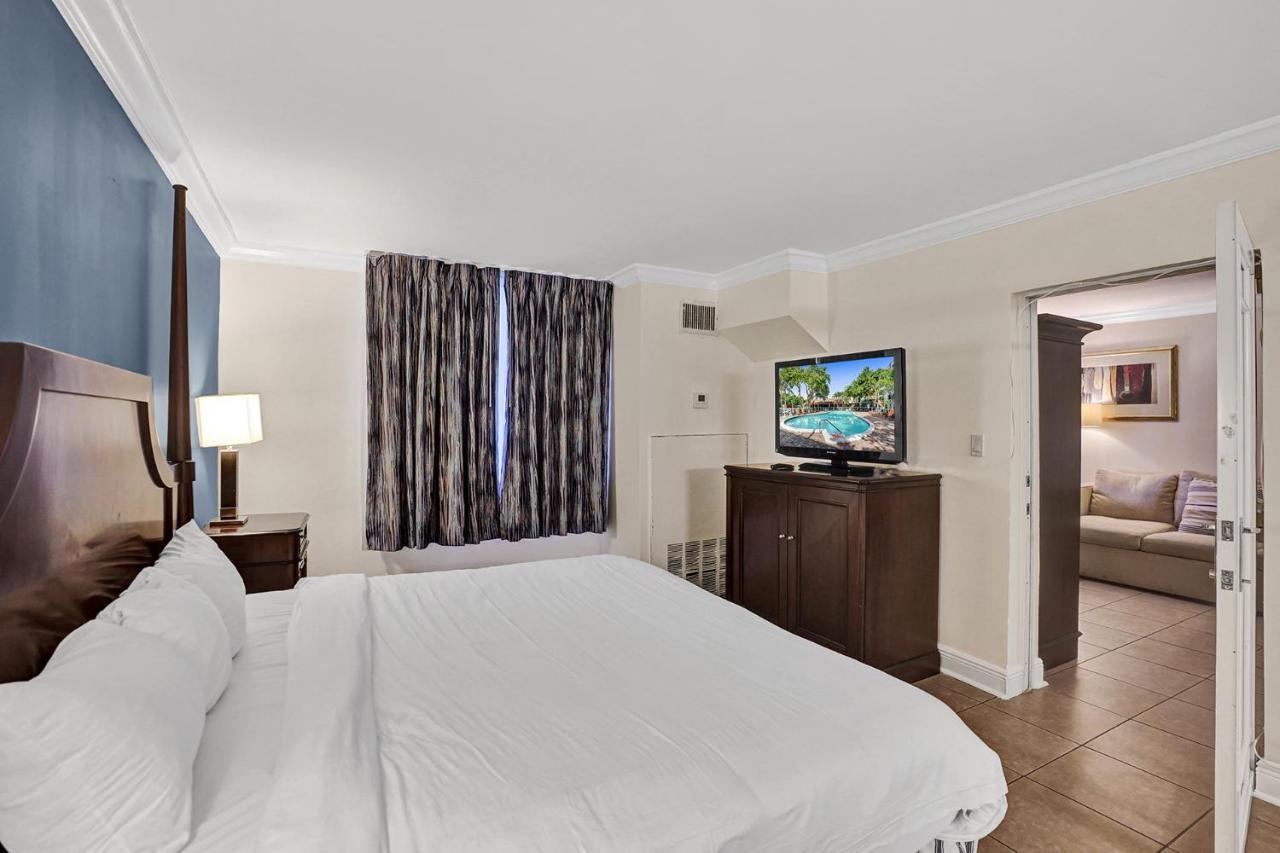 Econo Lodge Inn & Suites Fort Lauderdale North