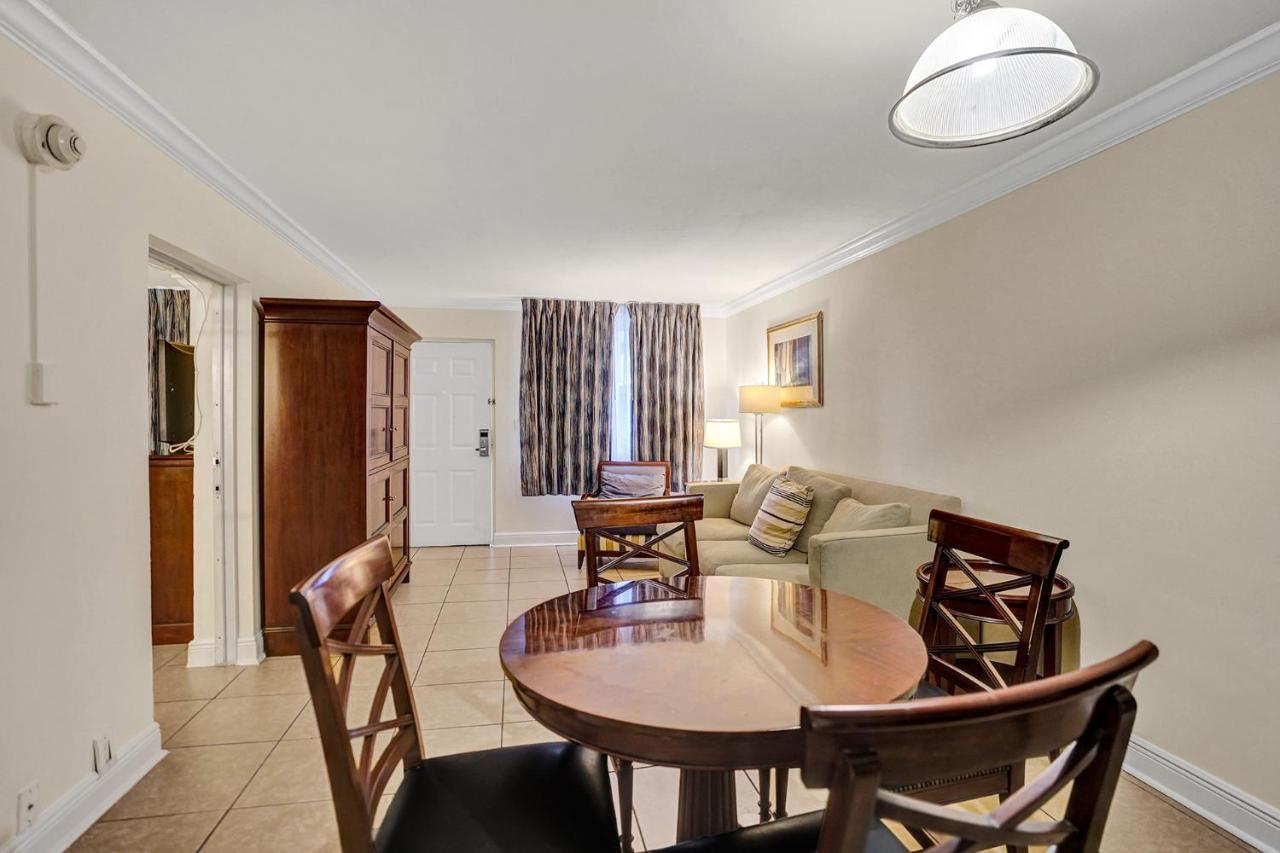 Econo Lodge Inn & Suites Fort Lauderdale North