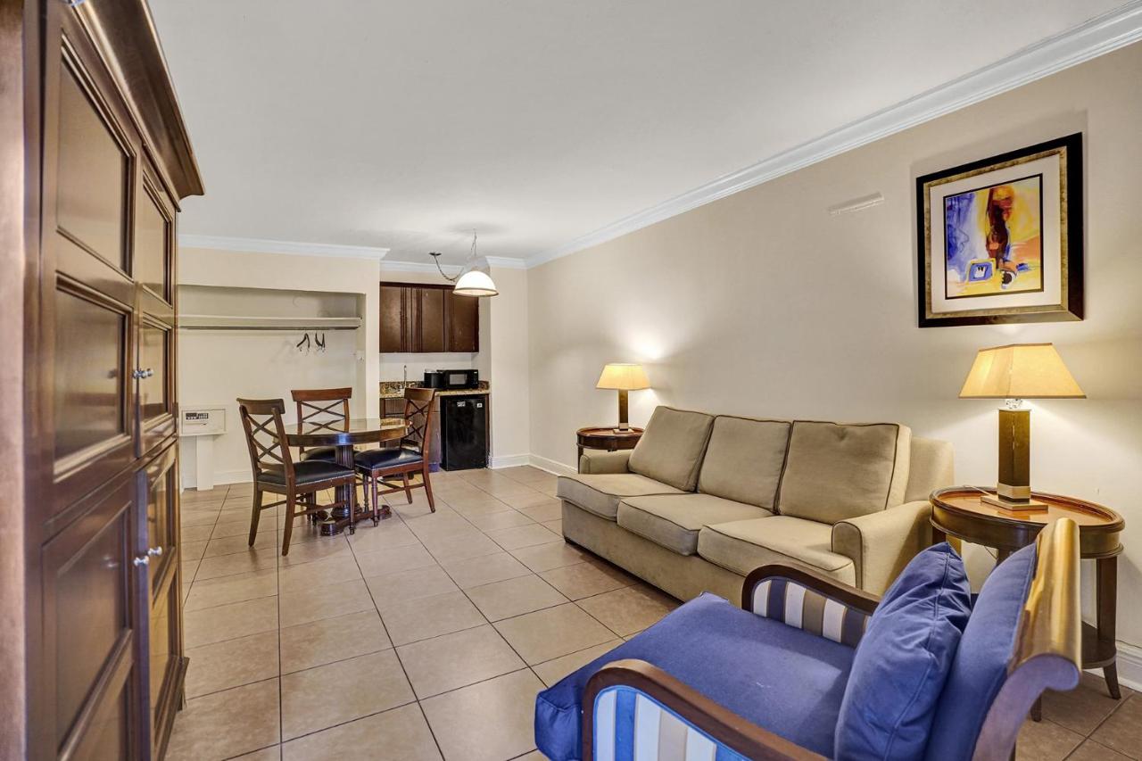 Traditional Suite King Bed Poolside at Econo Lodge Inn & Suites Fort Lauderdale North