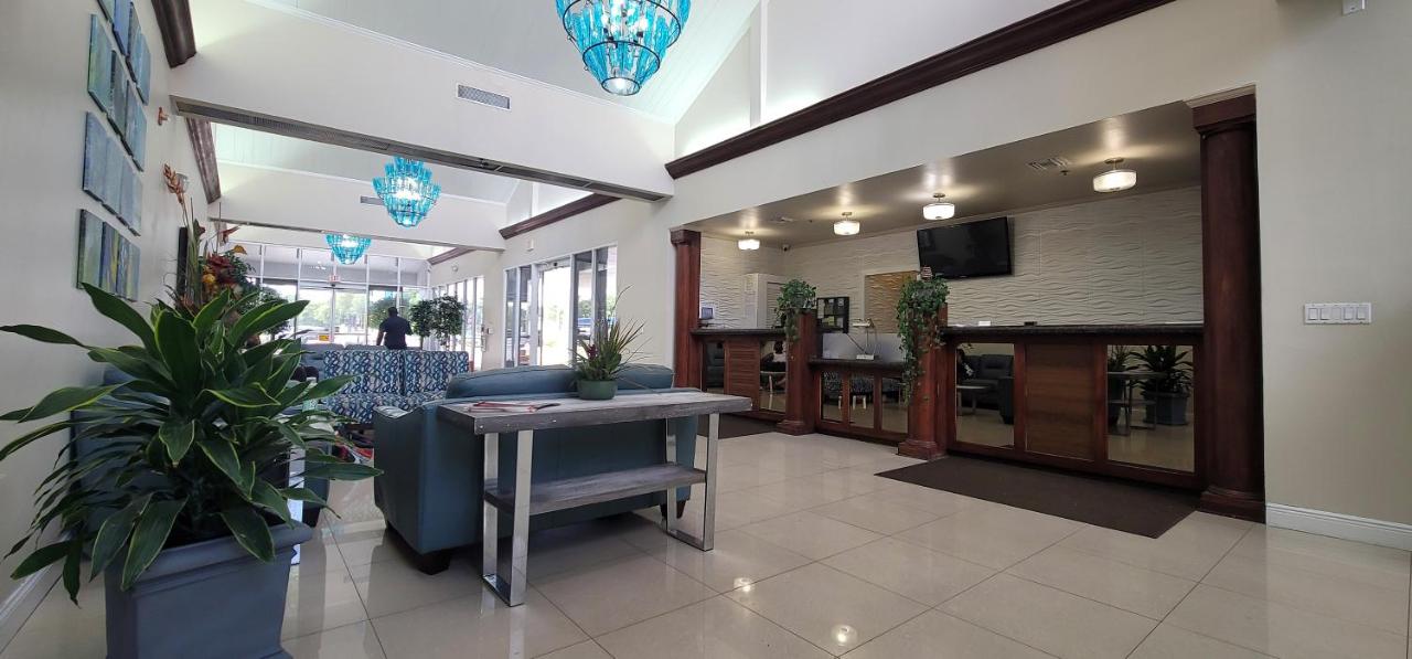 Econo Lodge Inn & Suites Fort Lauderdale North