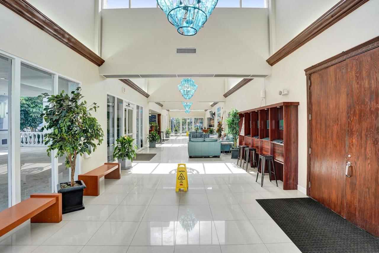 Econo Lodge Inn & Suites Fort Lauderdale North