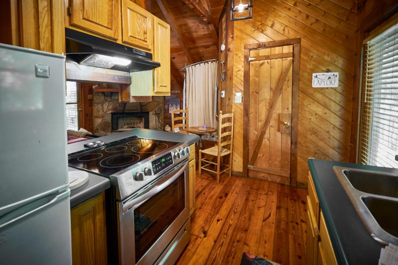 | Gatlinburg Area Hottub Cabin - Ladyslipper