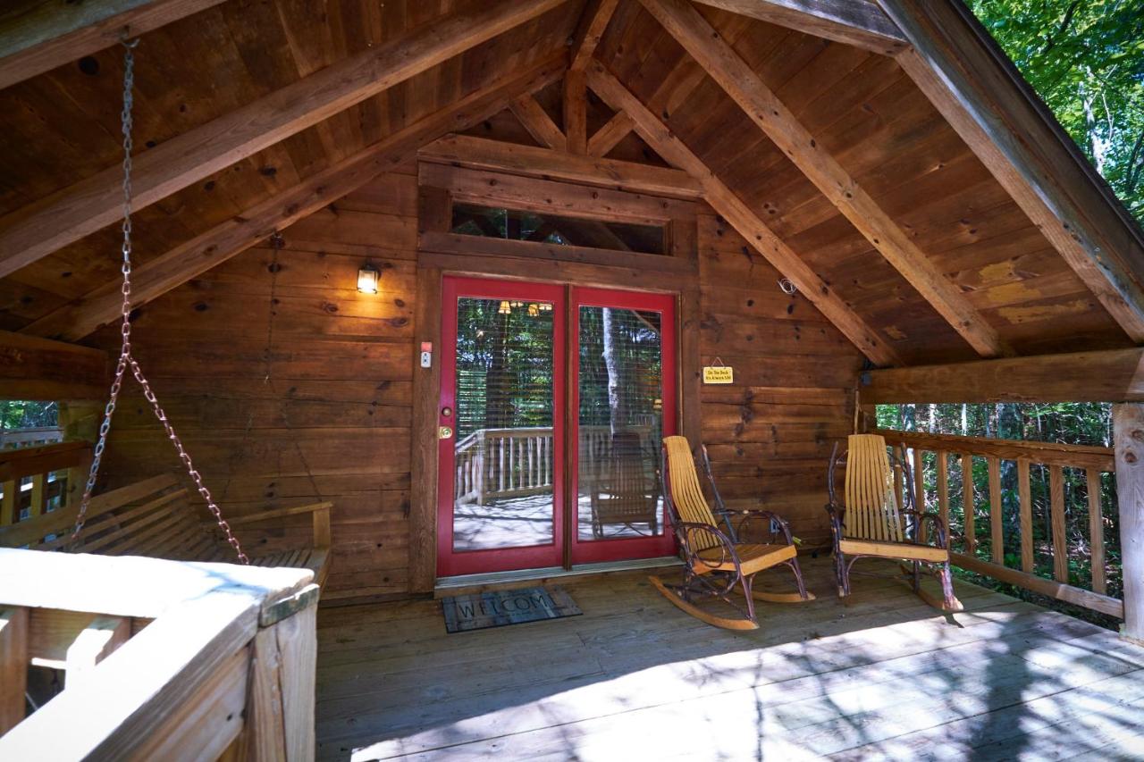 | Gatlinburg Area Hottub Cabin - Ladyslipper