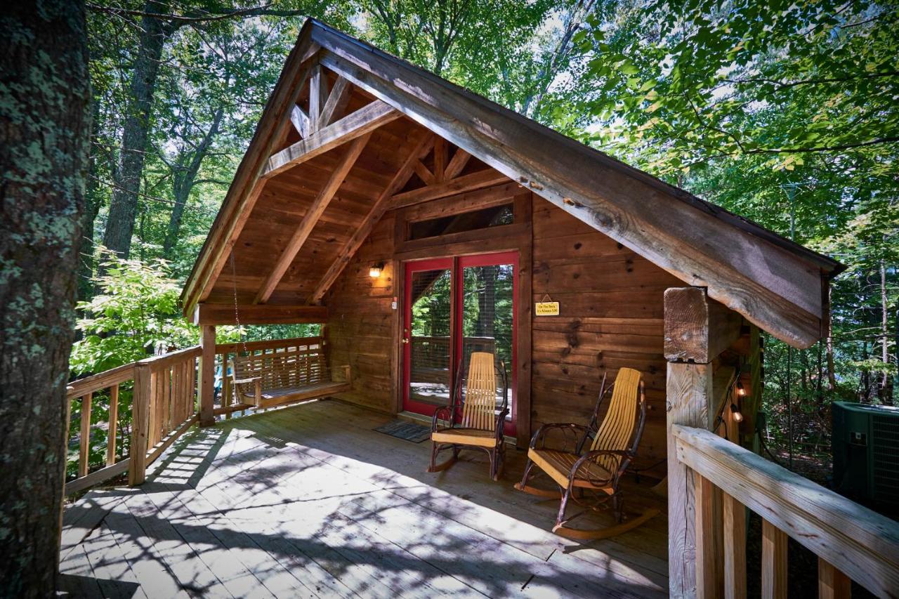 | Gatlinburg Area Hottub Cabin - Ladyslipper
