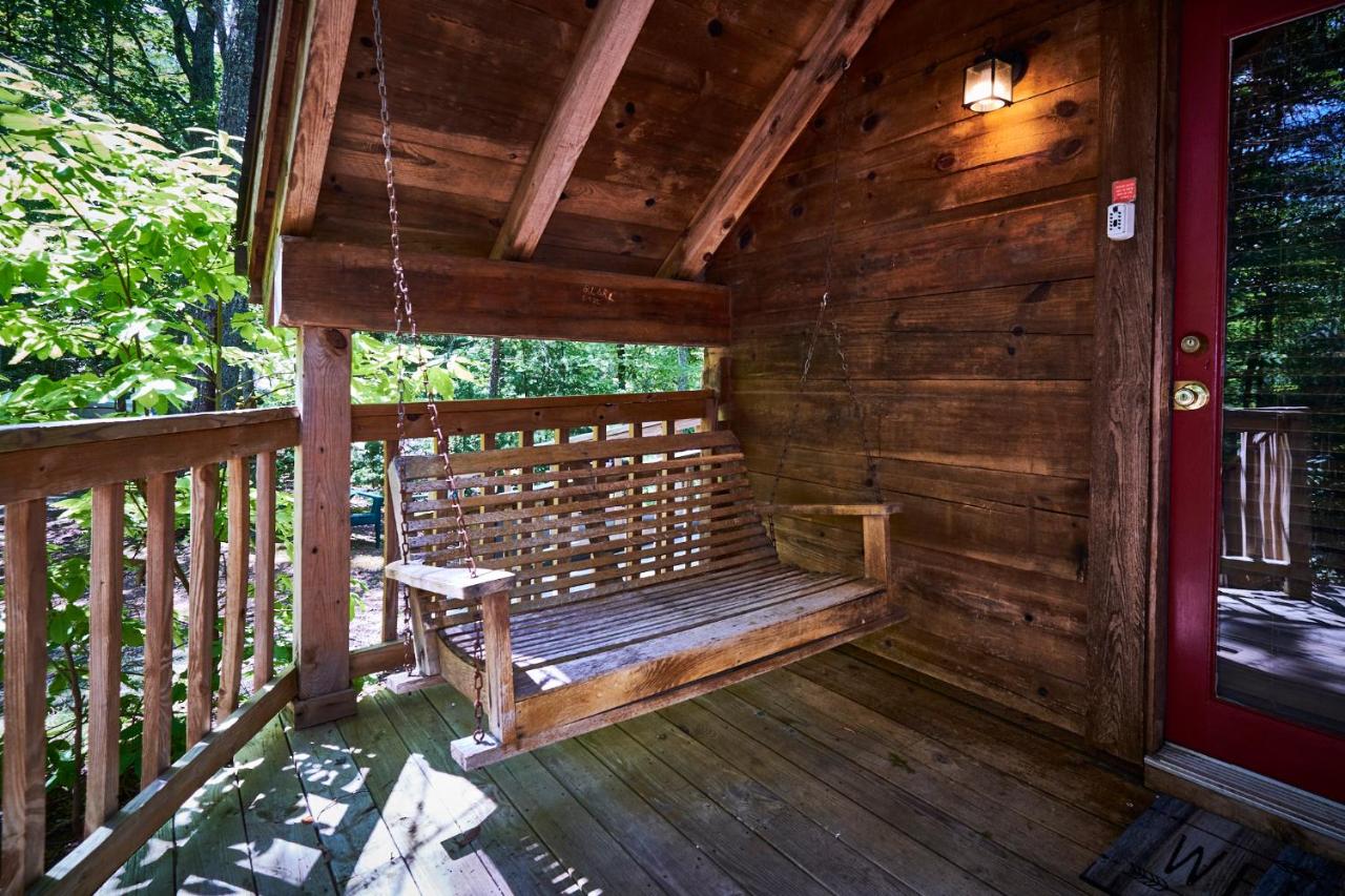 | Gatlinburg Area Hottub Cabin - Ladyslipper