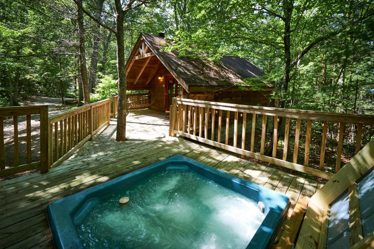| Gatlinburg Area Hottub Cabin - Ladyslipper