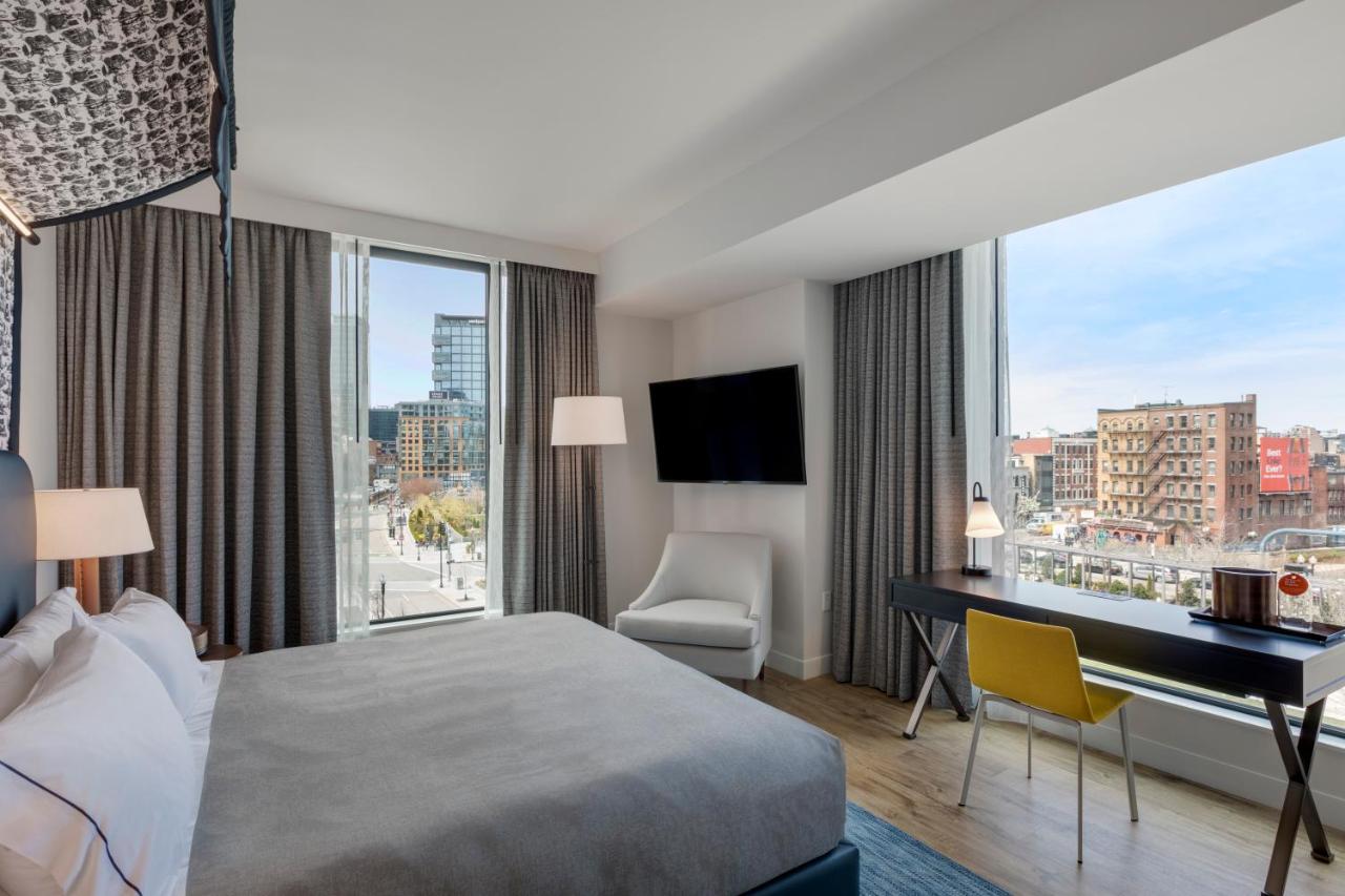 Corner King Room with Bath Tub - Mobility Accesss at Canopy By Hilton Boston Downtown