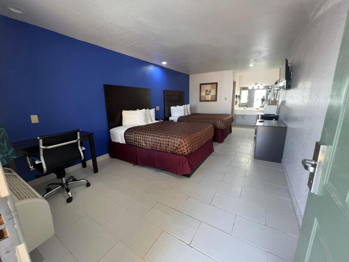 | Country Hill Inn & Suite Eagle Pass