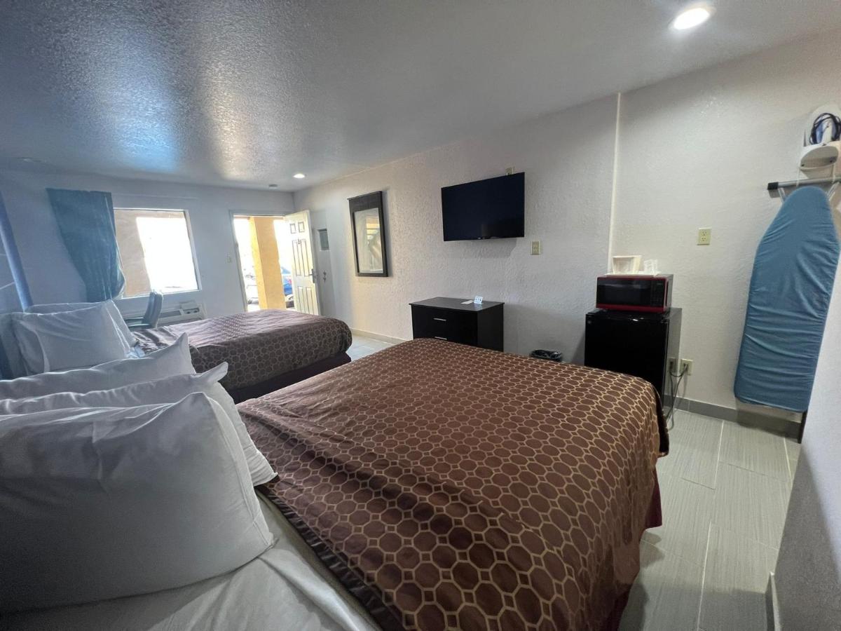 | Country Hill Inn & Suite Eagle Pass
