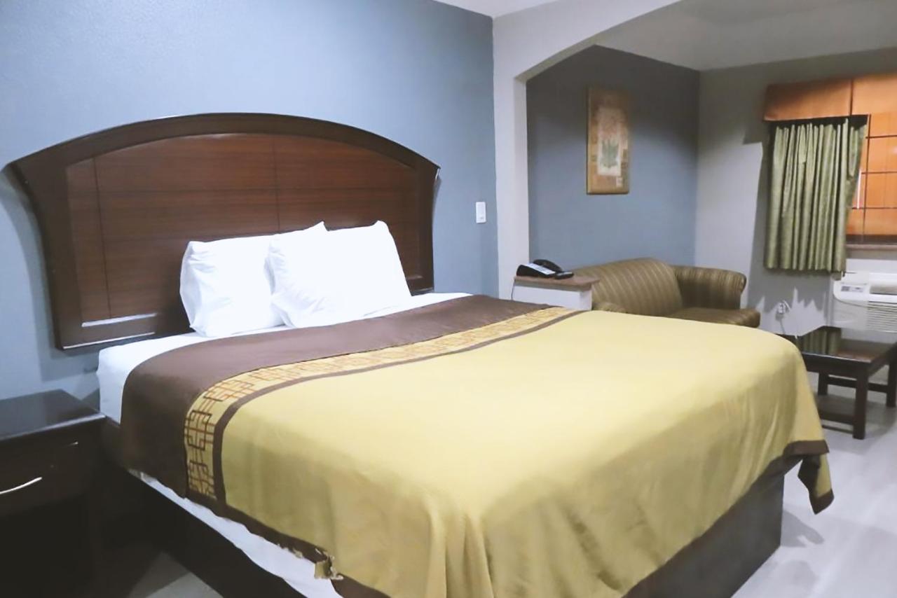 Standard King Room at Blue Way Inn & Suites By Jasper Houston