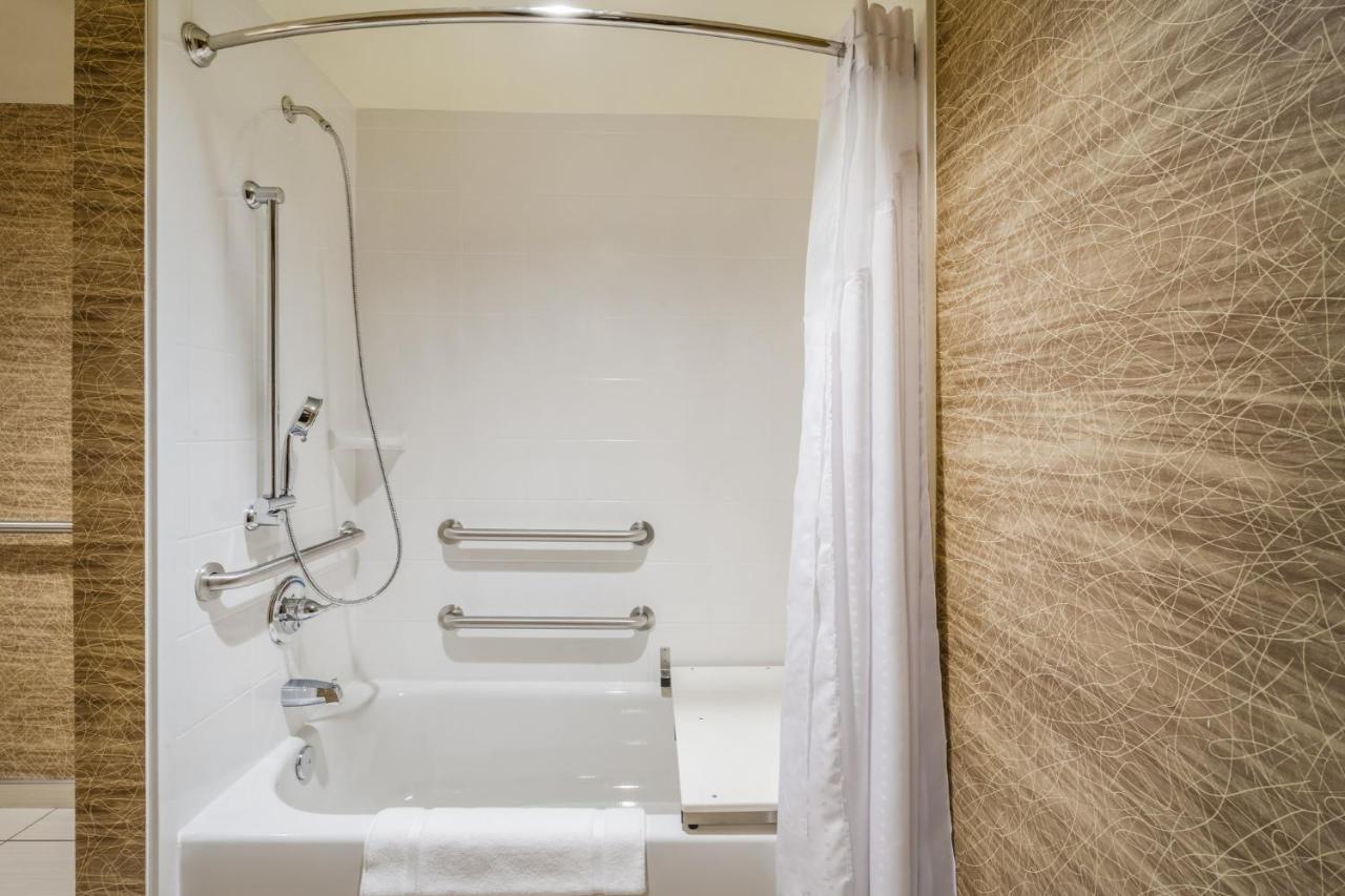 Deluxe King Room - Disability Access Tub/Non-Smoking at Holiday Inn Terre Haute by IHG