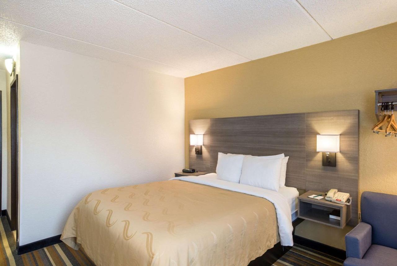 Queen Room - Non-Smoking at Hermitage Hotel Richmond Virginia
