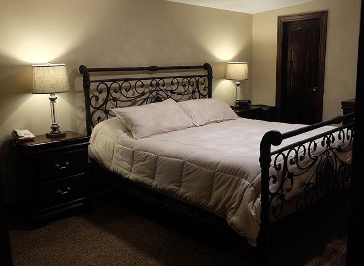 | Chalet Inn & Suites