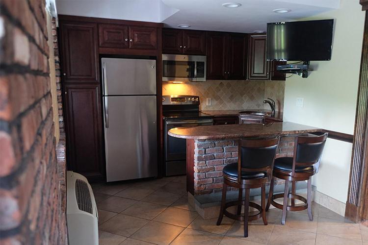 | Chalet Inn & Suites