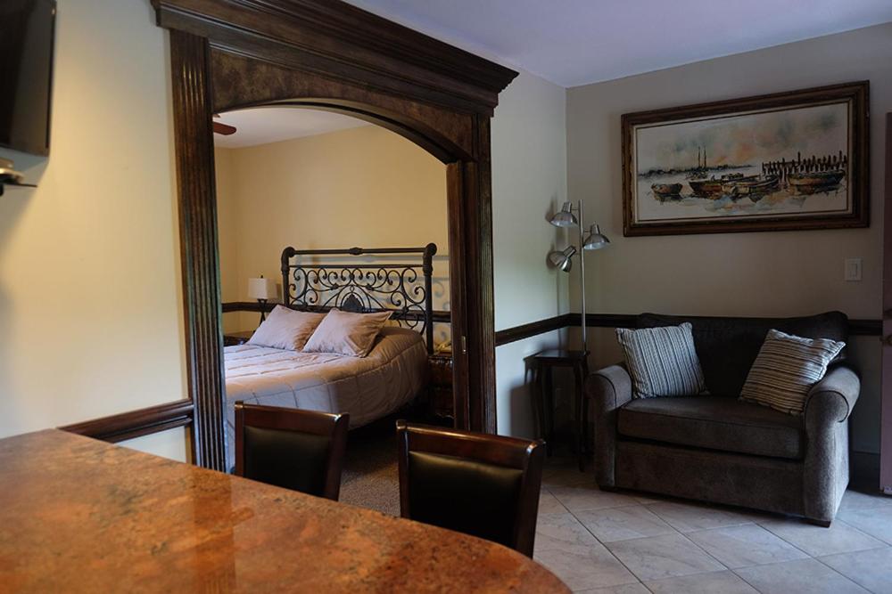 | Chalet Inn & Suites