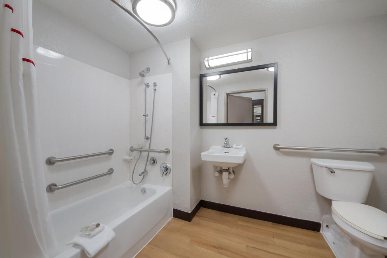 Superior King Room - Disability Access - Non-Smoking at Red Roof Inn San Antonio - Seaworld/ Northwest