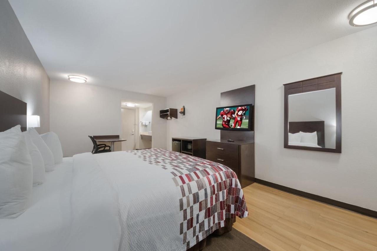 Superior King Room - Disability Access - Non-Smoking at Red Roof Inn San Antonio - Seaworld/ Northwest