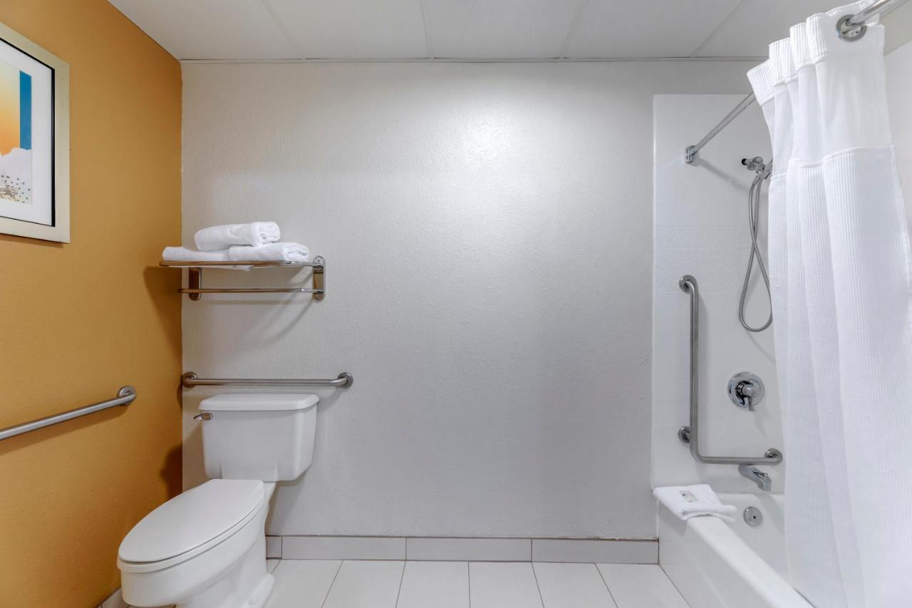 Queen Room with Two Queen Beds - Accessible/Non Smoking at Quality Inn & Suites Sandusky
