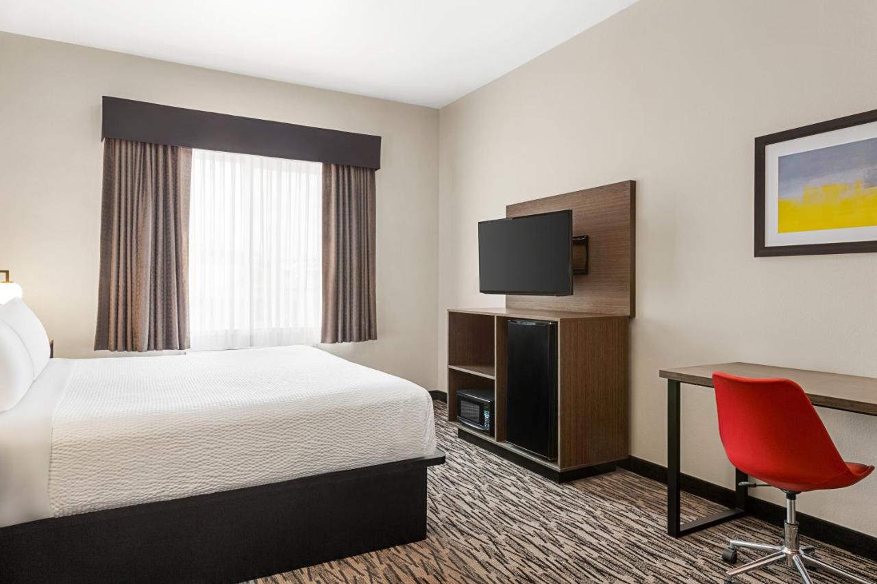 1 King Bed, Non-Smoking at Ramada by Wyndham Marina