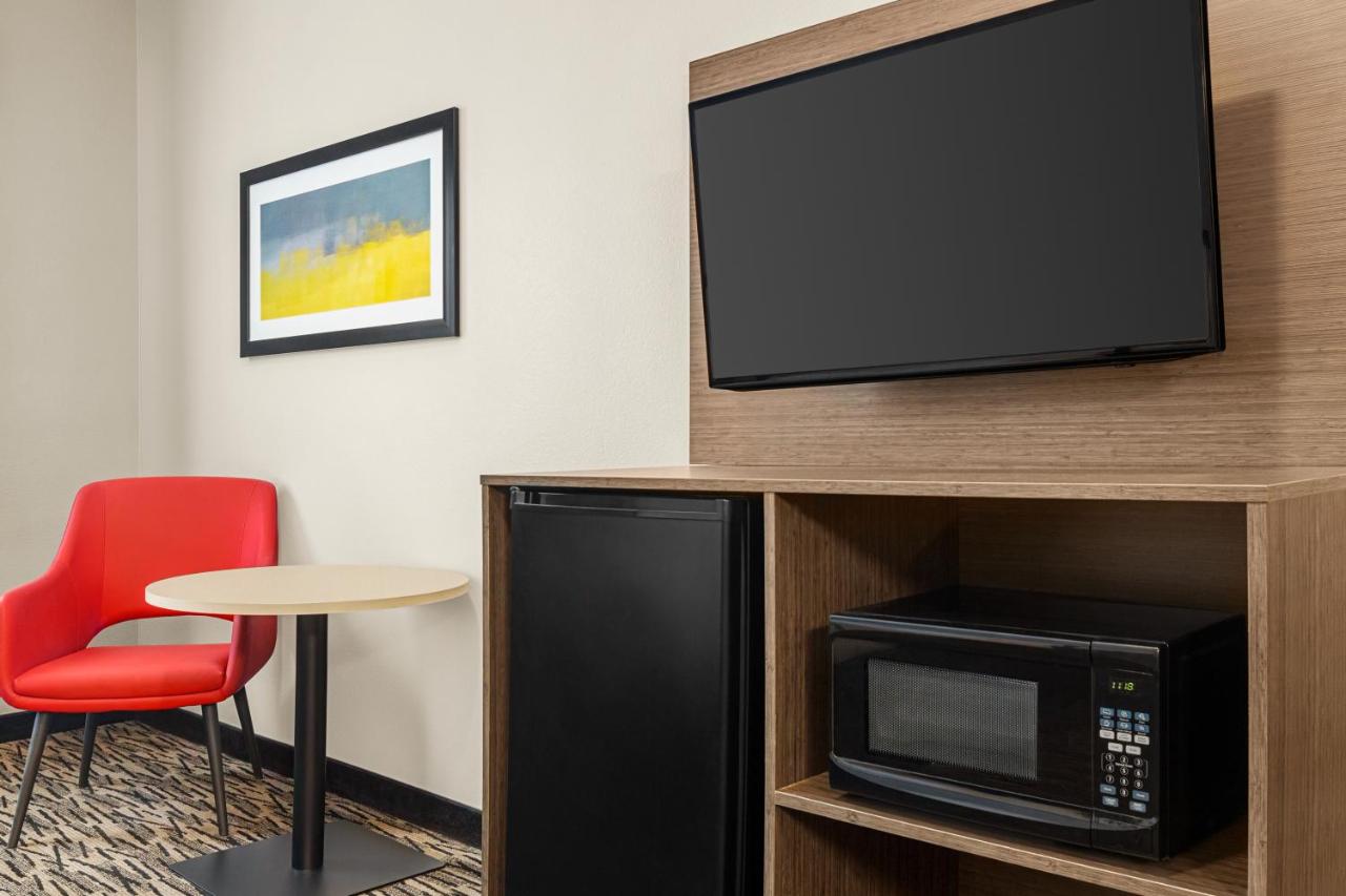 1 King Bed Accessible with Mobility/Hearing Impaired Access, Non-Smoking at Ramada by Wyndham Marina
