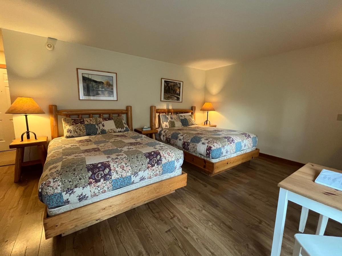Deluxe Queen Room with Two Queen Beds at River Run Inn