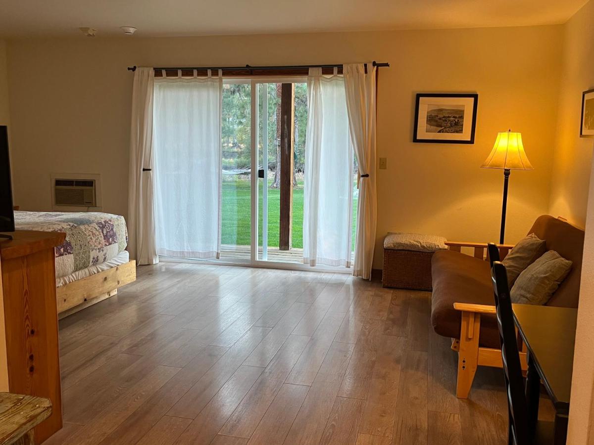 Deluxe Family Room at River Run Inn