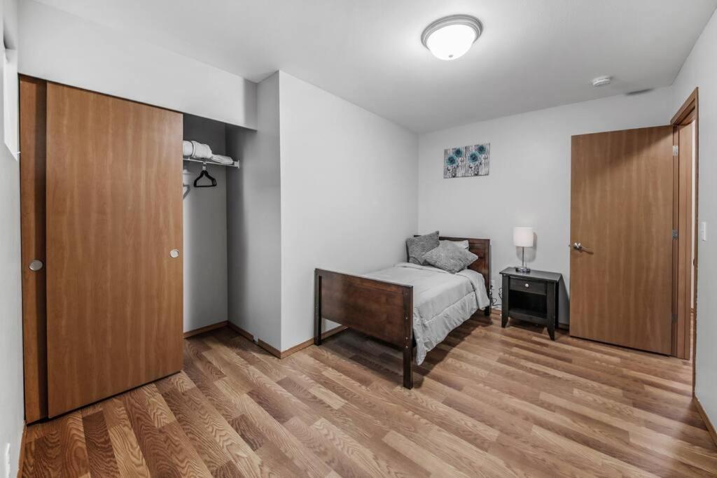 | Beautiful craftsman style 4BDs, 2.5Baths Townhome