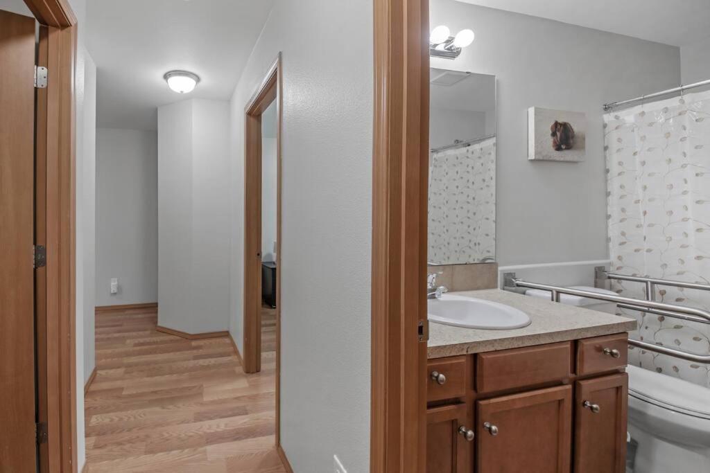 | Beautiful craftsman style 4BDs, 2.5Baths Townhome