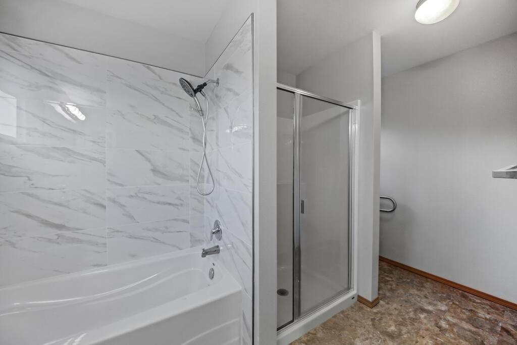 | Beautiful craftsman style 4BDs, 2.5Baths Townhome