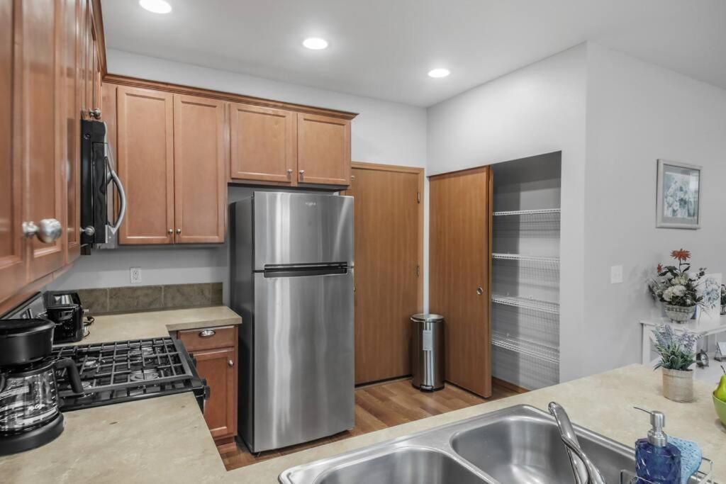 | Beautiful craftsman style 4BDs, 2.5Baths Townhome