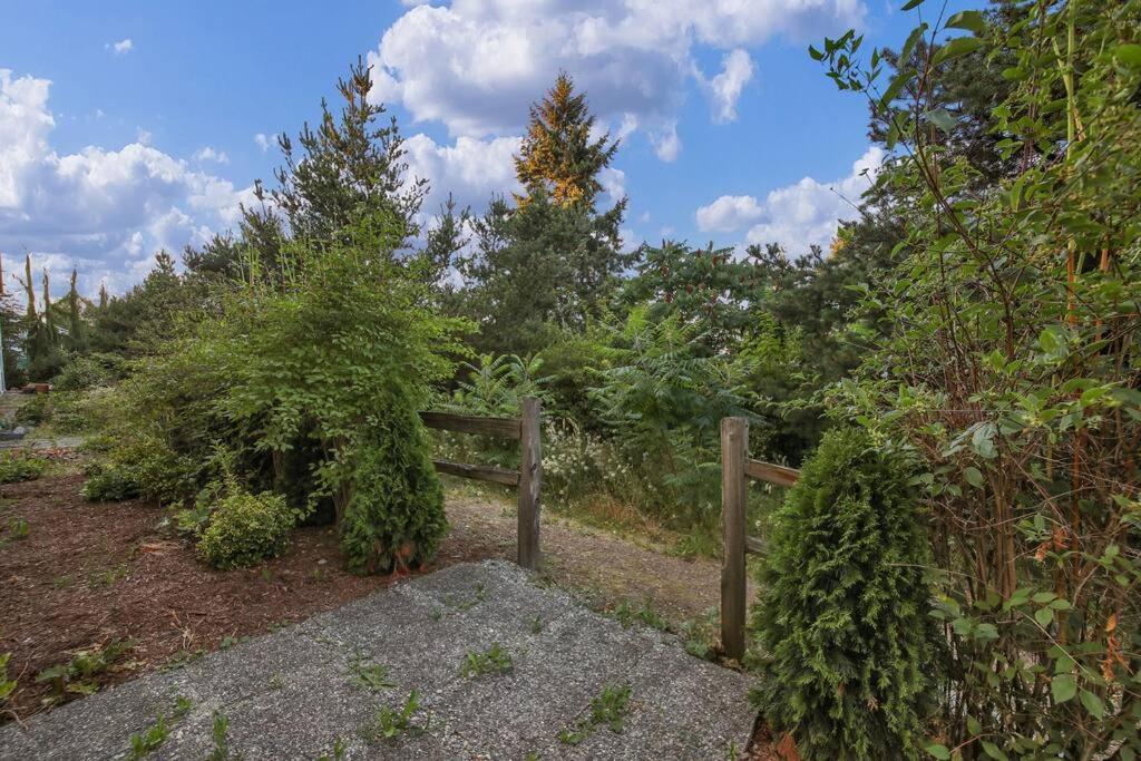 | Beautiful craftsman style 4BDs, 2.5Baths Townhome